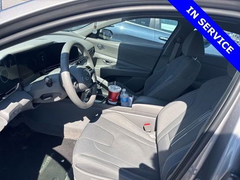 Used 2023 Hyundai Elantra SEL w/ Convenience Package image 8