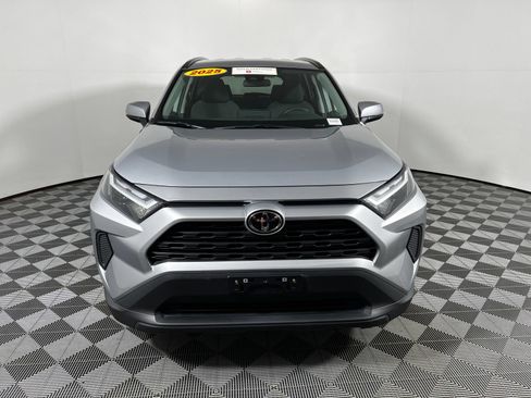Used 2025 Toyota RAV4 XLE AWD/4WD image 2