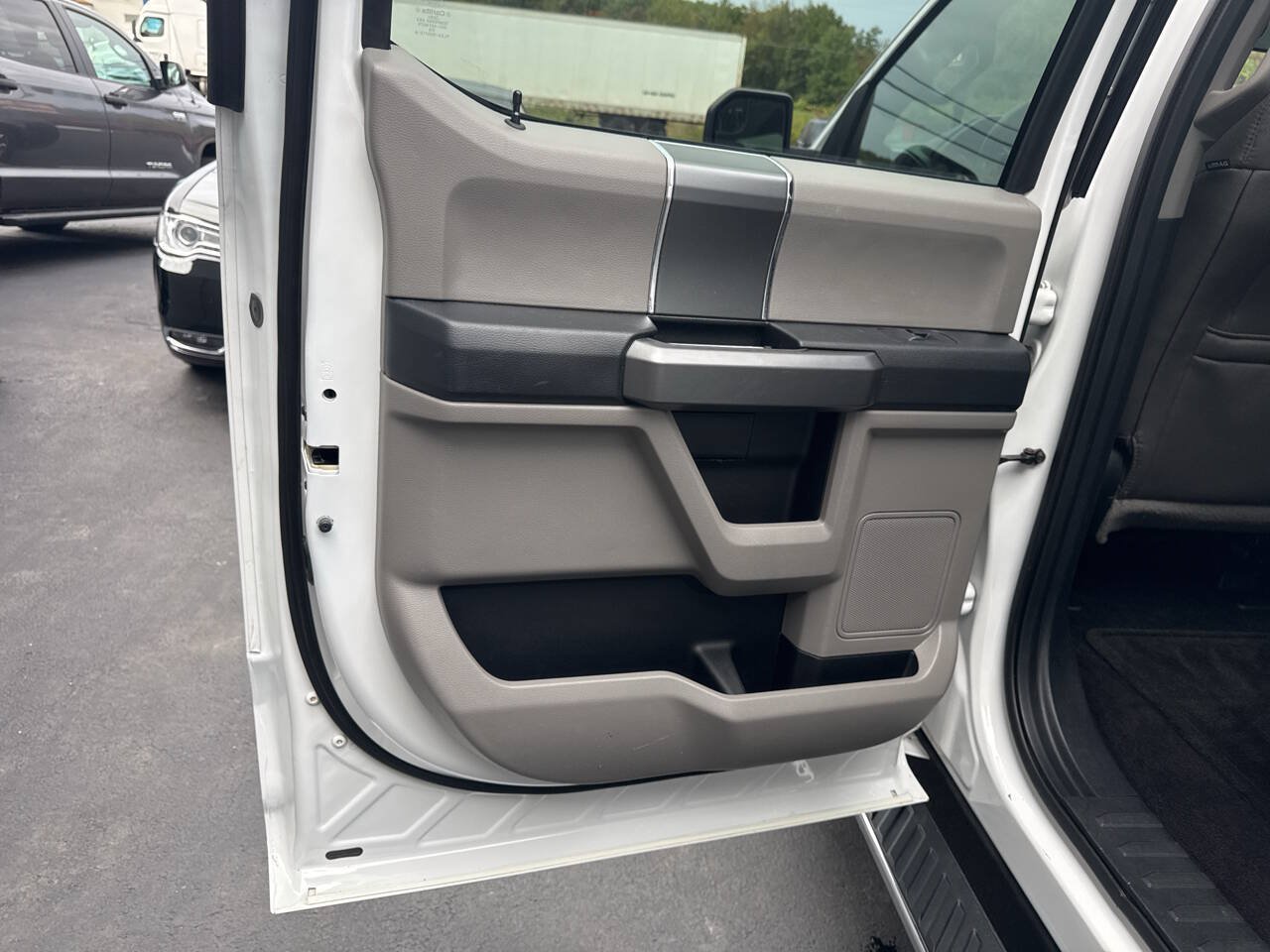 Used 2015 Ford F150 XLT w/ Equipment Group 301A Mid AWD/4WD image 17