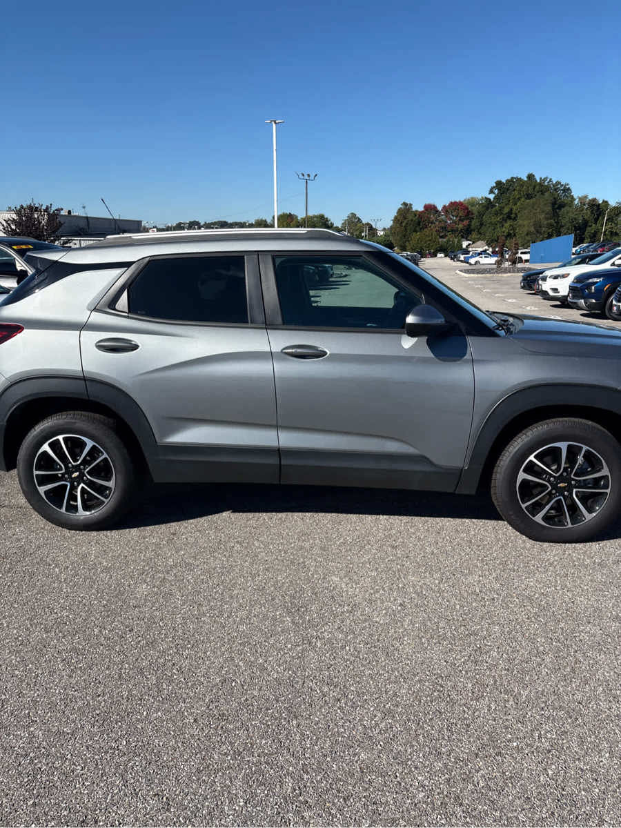 Used 2025 Chevrolet TrailBlazer LT AWD/4WD image 24