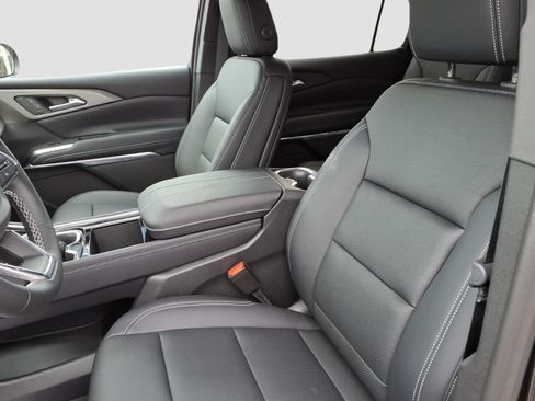 Used 2026 Chevrolet Traverse LT w/ Midnight/Sport Edition AWD/4WD image 11