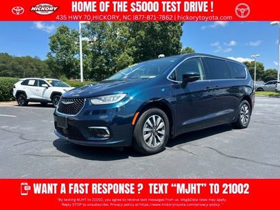 Used 2023 Chrysler Pacifica Touring-L