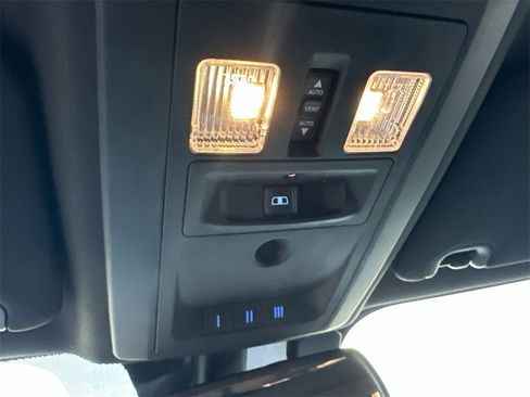 Used 2016 RAM 1500 Limited image 34