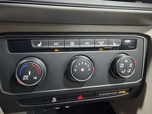 Used 2022 Volkswagen Atlas SE FWD image 22