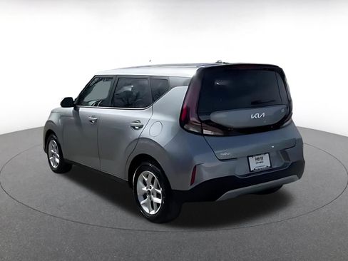 Used 2025 Kia Soul LX w/ LX Technology Package image 9