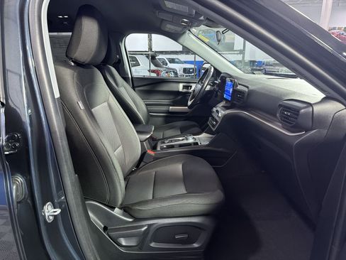 Used 2022 Ford Explorer XLT AWD/4WD image 25