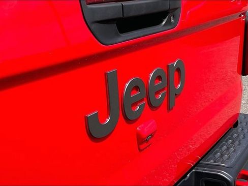 Used 2024 Jeep Gladiator Rubicon w/ Convenience Group AWD/4WD image 22