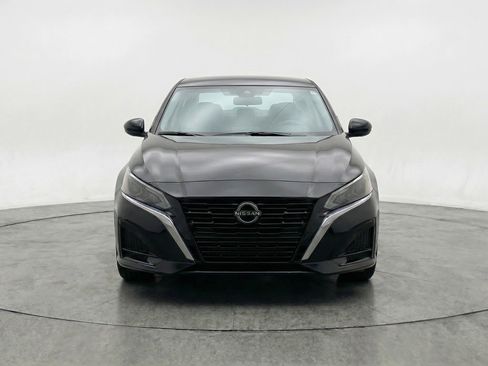 Used 2025 Nissan Altima 2.5 SV FWD image 2