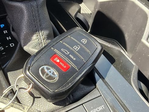 Used 2025 Toyota Camry SE FWD image 27
