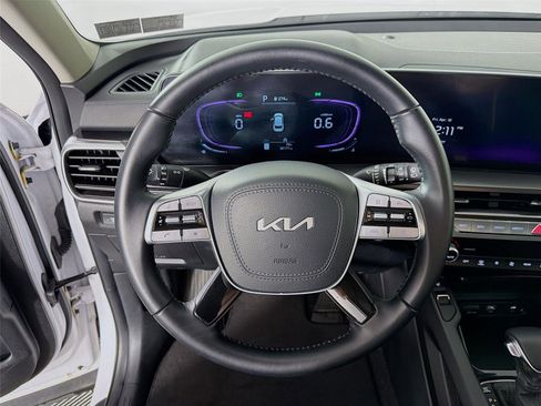 Used 2025 Kia Telluride S image 12