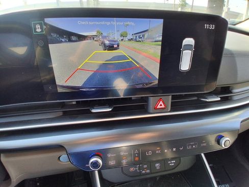 Used 2025 Kia Carnival image 9