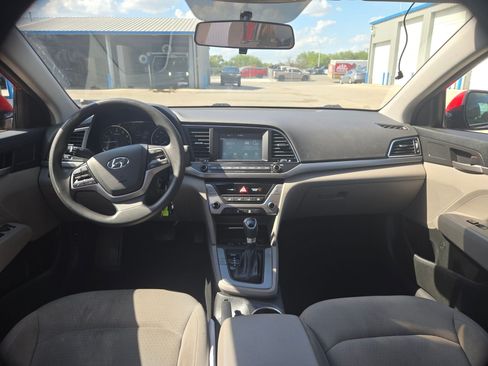 Used 2018 Hyundai Elantra SE w/ SE Connectivity Package 04 FWD image 15