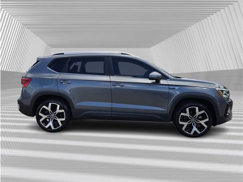 Used 2022 Volkswagen Taos SEL image 3