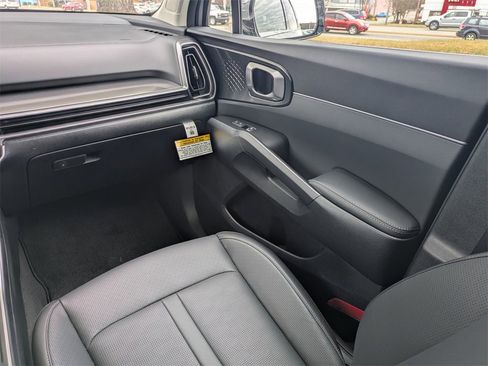 Used 2025 Kia Sorento S w/ Panoramic Sunroof Package image 17