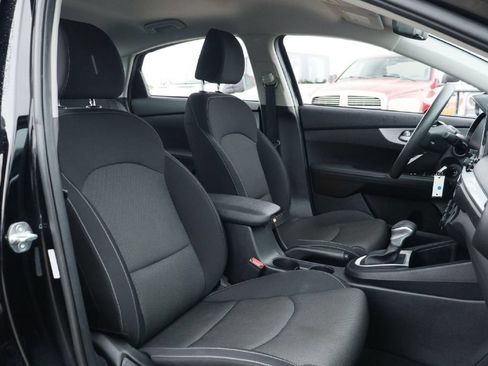 Used 2024 Kia Forte LXS FWD image 17