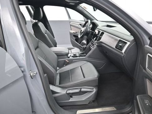 Used 2022 Volkswagen Atlas Cross Sport SE AWD/4WD image 35