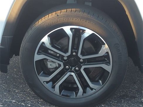 Used 2022 Jeep Compass Limited image 10