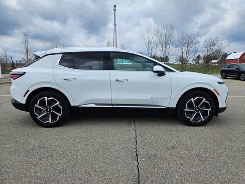 Used 2025 Chevrolet Equinox EV LT w/ Convenience Package image 8