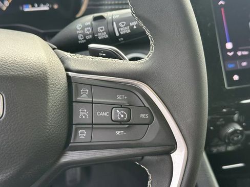 New 2025 Jeep Grand Cherokee Laredo image 28