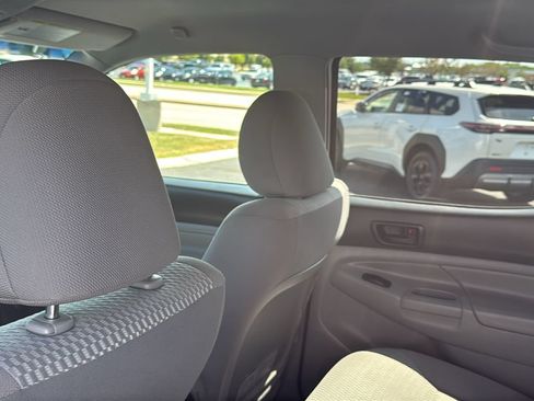 Used 2014 Toyota Tacoma PreRunner w/ SR5 Package RWD image 18