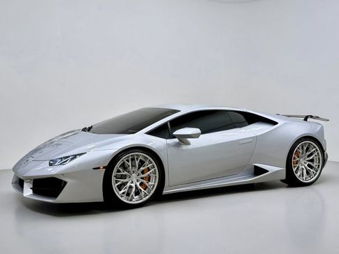 Used 2017 Lamborghini Huracan LP 580-2 RWD image 3
