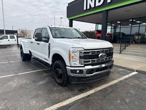 Used 2025 Ford F350 XLT image 2