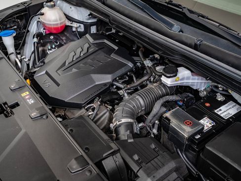 Used 2023 Kia Carnival LX image 36