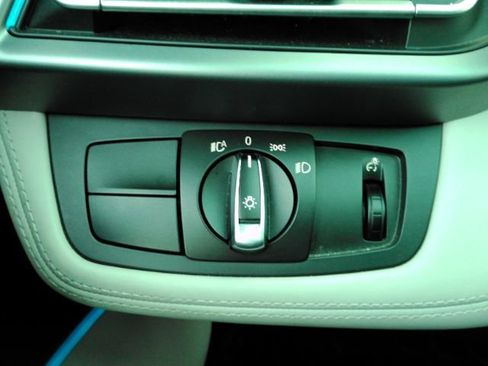 Used 2015 BMW i8 Base image 31