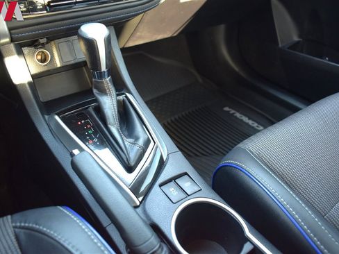 Used 2017 Toyota Corolla SE image 19