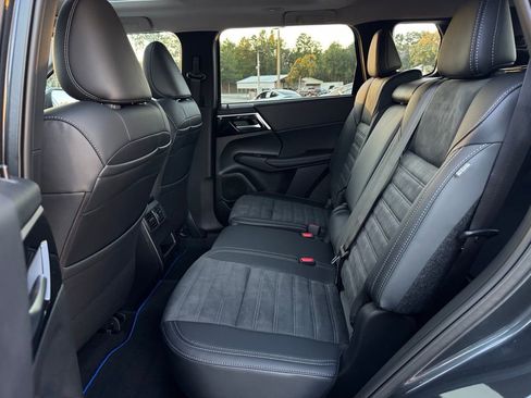New 2025 Mitsubishi Outlander SE image 15