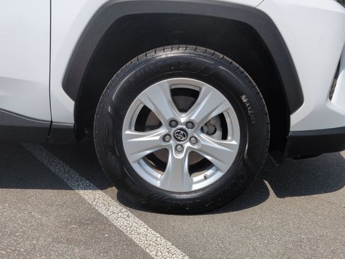 Used 2019 Toyota RAV4 XLE FWD image 11