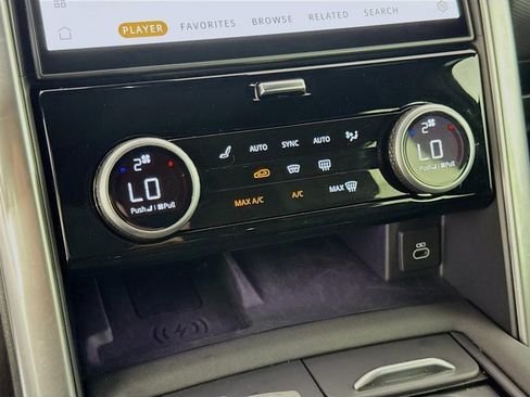 Used 2023 Land Rover Discovery Metropolitan Edition image 18