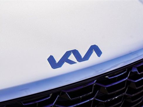 New 2026 Kia Sorento S w/ S Panoramic Sunroof Package image 12