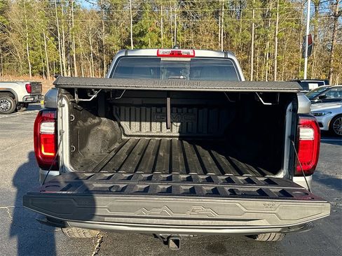 Used 2025 GMC Canyon Denali image 16