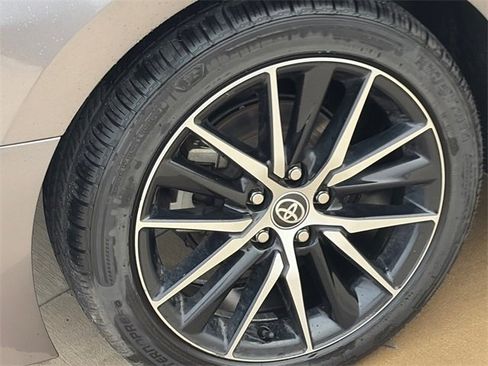 Used 2024 Toyota Camry SE image 8