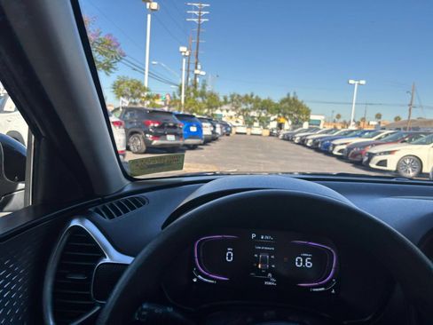 Used 2025 Kia Soul LX w/ LX Technology Package FWD image 34