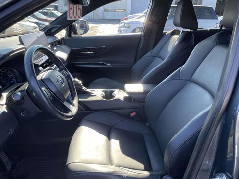 Used 2023 Toyota Venza XLE image 13