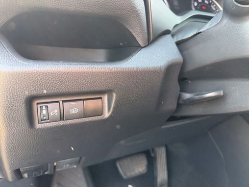 Used 2021 Toyota RAV4 XLE AWD/4WD image 19