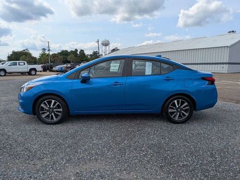Used 2022 Nissan Versa SV FWD image 7