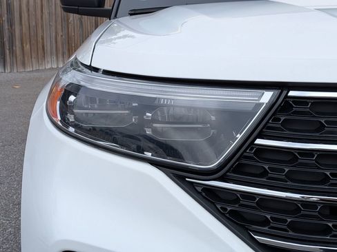 Certified 2022 Ford Explorer XLT w/ Equipment Group 202A image 10