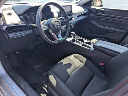 Used 2024 Nissan Altima 2.5 SV FWD image 13