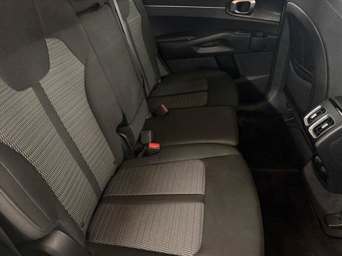 Used 2023 Kia Sorento LX image 19