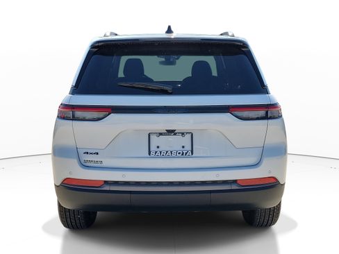 New 2026 Jeep Grand Cherokee Altitude image 5