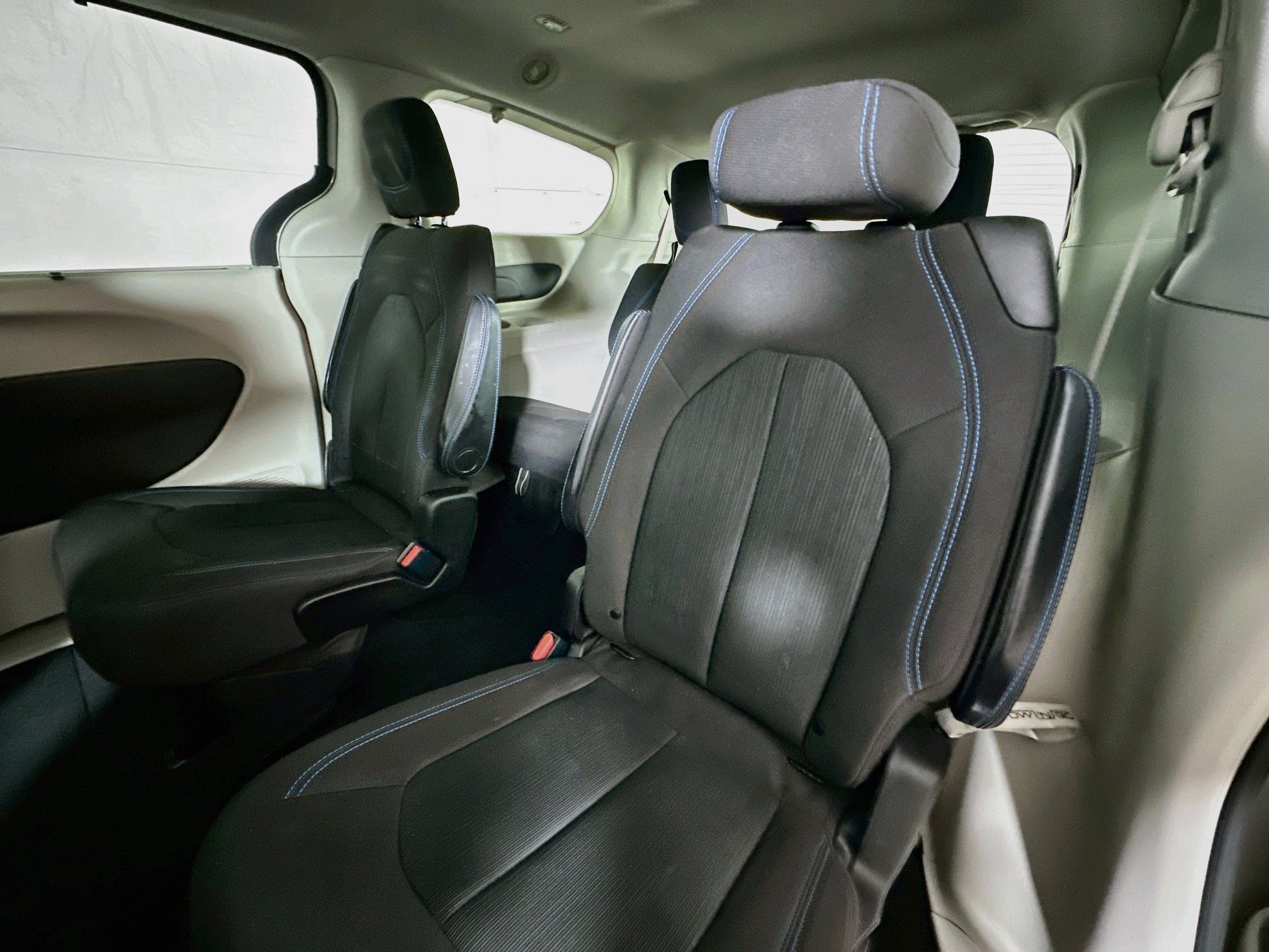 Used 2021 Chrysler Pacifica Touring FWD image 22