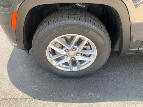 New 2025 Jeep Grand Cherokee L Laredo w/ Luxury Tech Group I image 5