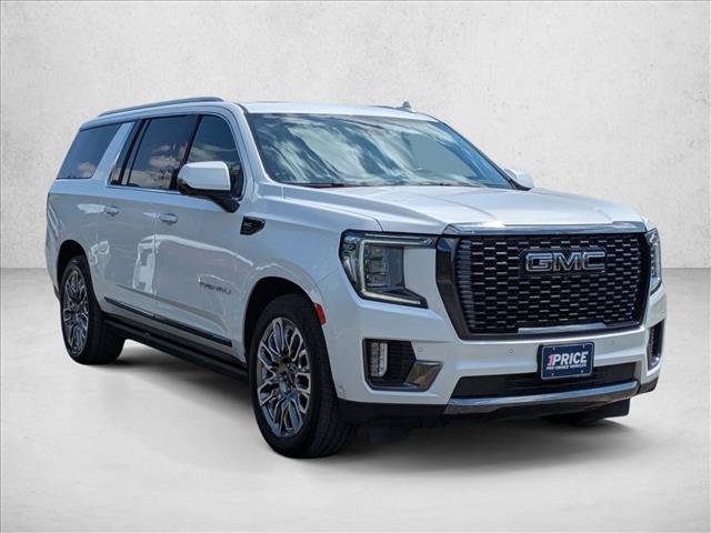 Used 2023 GMC Yukon XL Denali Ultimate AWD/4WD image 3