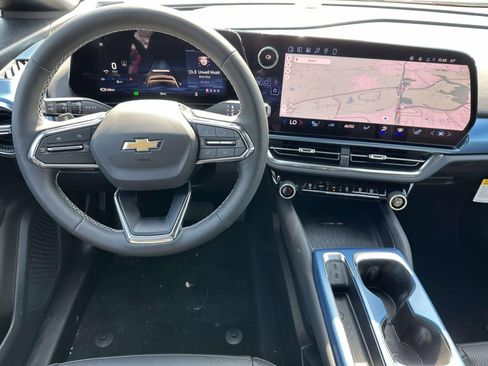 New 2026 Chevrolet Equinox EV LT w/ LPO, Blackout Package FWD image 8