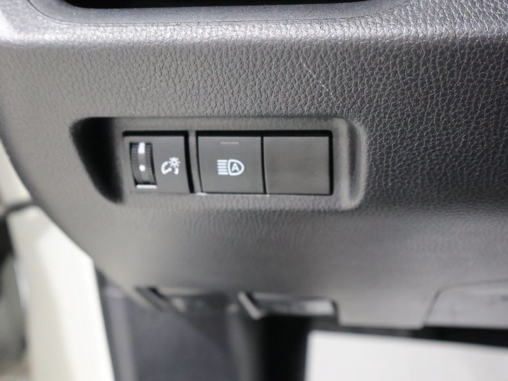 Used 2025 Toyota RAV4 LE AWD/4WD image 33