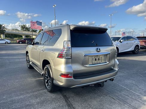 Used 2022 Lexus GX 460 Premium w/ Premium Package AWD/4WD image 10