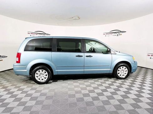 Used 2008 Chrysler Town & Country LX image 9